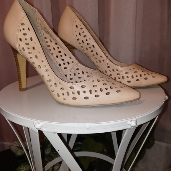 Women's high-heeled shoes. - Picture 4 of 6
